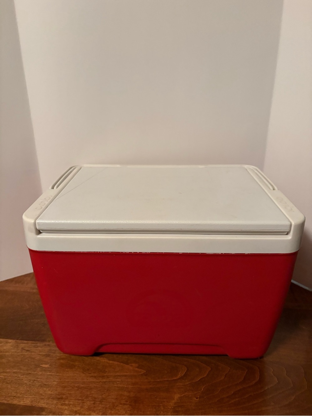 Igloo Laguna 9 Cooler 13 Can 9 qt. Capacity Red with Handle